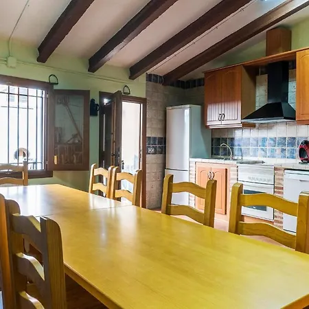 2 Bedroom Beautiful In Holiday home *