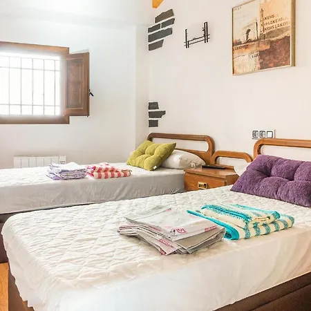 Holiday home 2 Bedroom Beautiful In Montalban