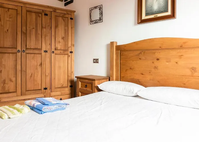 2 Bedroom Beautiful In Montalbán