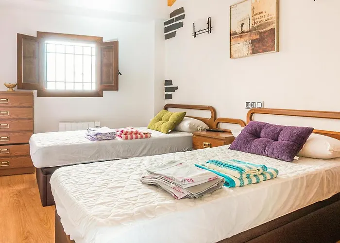 Ferienhaus 2 Bedroom Beautiful In Montalbán